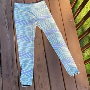 bcg leggings like new, Yellow and Grey pattern, Medium